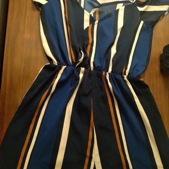 Super cute Pinstriped Romper! - Picture 4 of 8